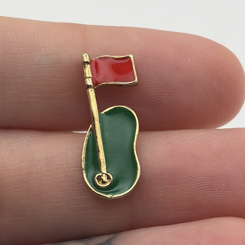 Golf Green Hole Flag Sports Lapel Hat Pin